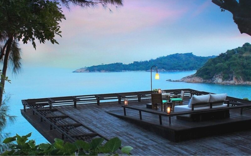 Dining on the Rocks : le restaurant le plus spectaculaire de Koh Samui vaut-il vraiment ses 4 000 bahts ?
