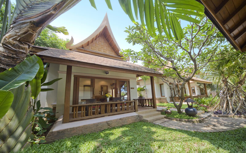 Thai House Beach Resort : 60 Chambres sous les Cocotiers, les Pieds dans le Sable de Lamai